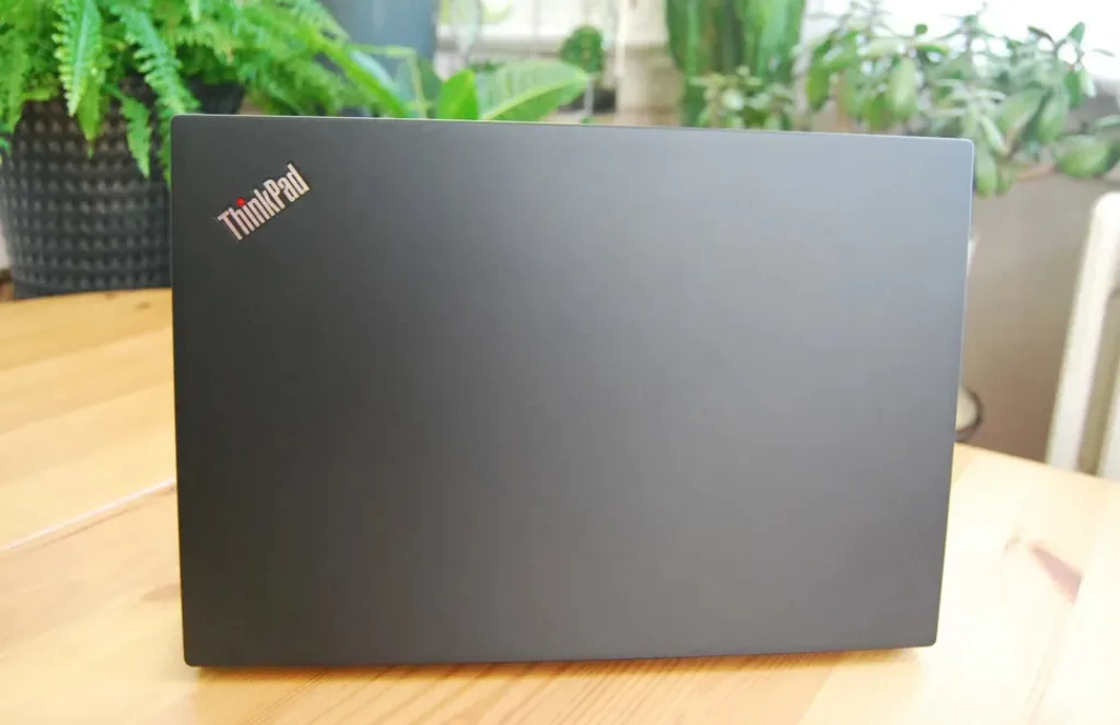 Lenovo Thinkpad T S Fhd Laptop Intel Core I U Gb Ram Gb Ssd Fingerprint Backlit KeyboardLenovo ThinkPad T490s 14.0'' FHD Laptop, Intel Core i5-8365U, 8GB RAM, 256GB SSD, Fingerprint, Backlit Keyboard